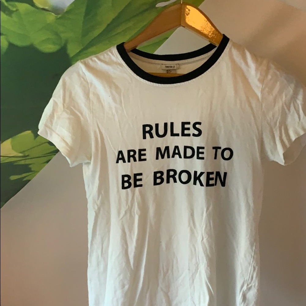 FOREVER 21 T-SHIRT
